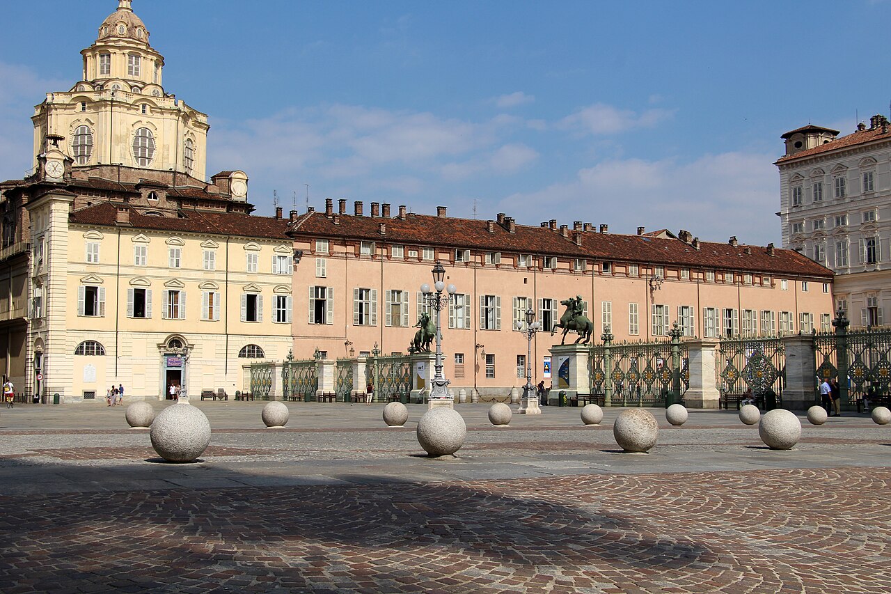 Piazza Castello e la passeggiata nel centro di Torino